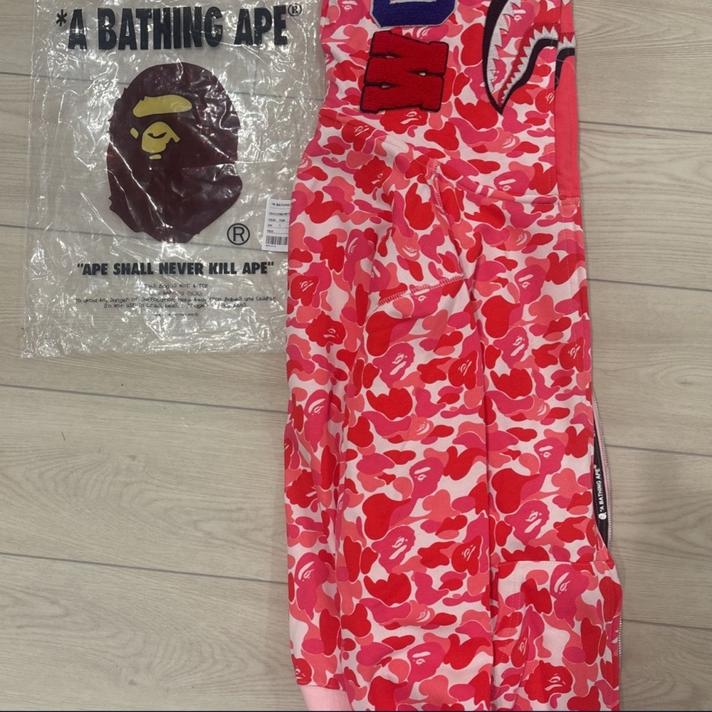 PINK Bape Shark Zip Up Sweater
SIZE LARGE (BRAND NEW) 
Legit Checked 
LET ME KNO